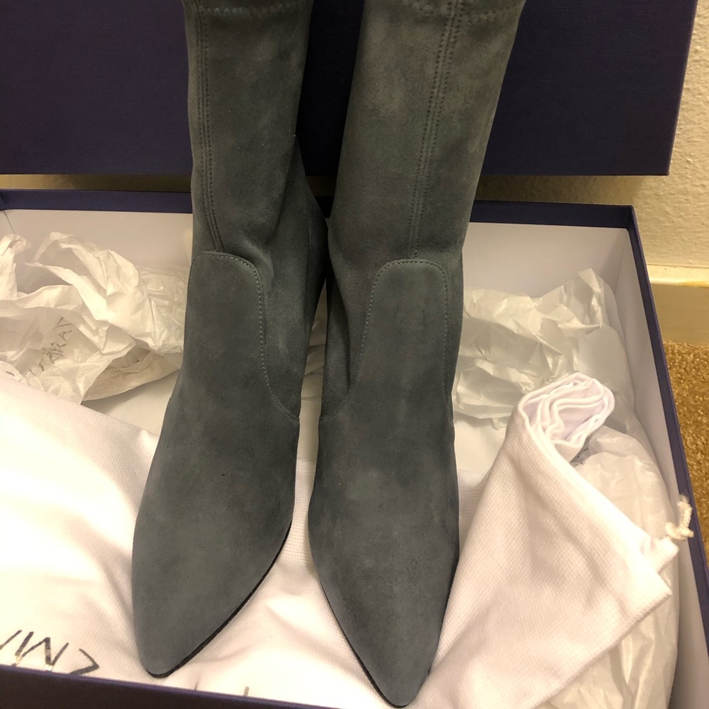 NWT Stuart Weitzman Suede Booties (ready for the holiday season!), 6M